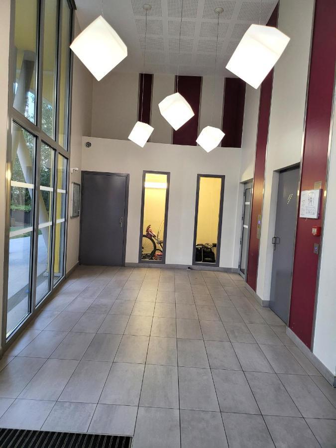 III Appart 2 Pieces, Neuf 200 M De Gare Parking Netflix Evry Courcouronnes Exterior photo
